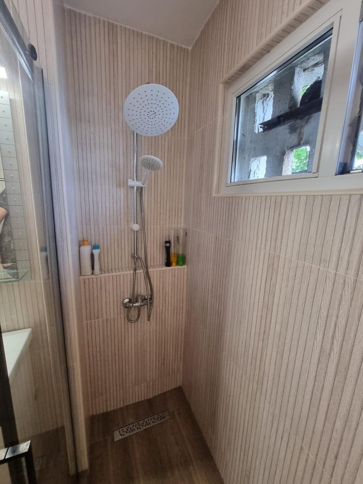 Appartamento Apartament Denis Orşova Esterno foto