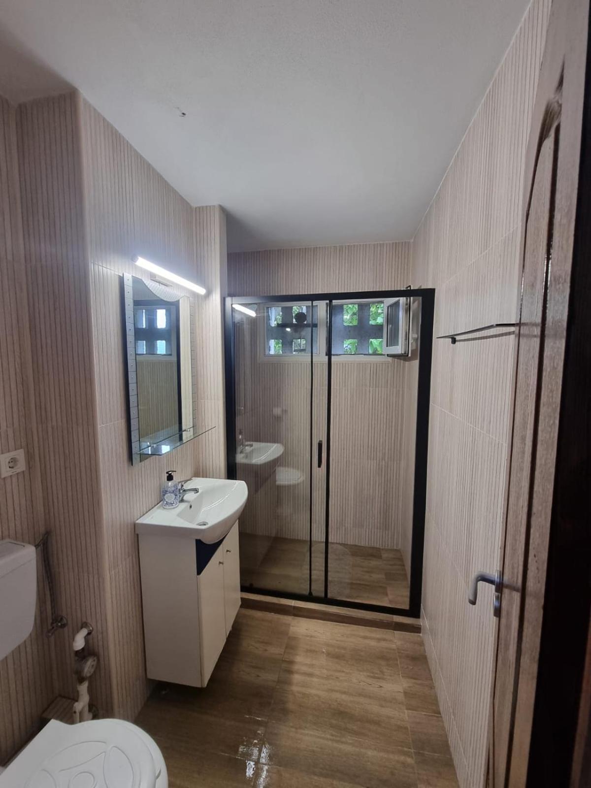 Appartamento Apartament Denis Orşova Esterno foto