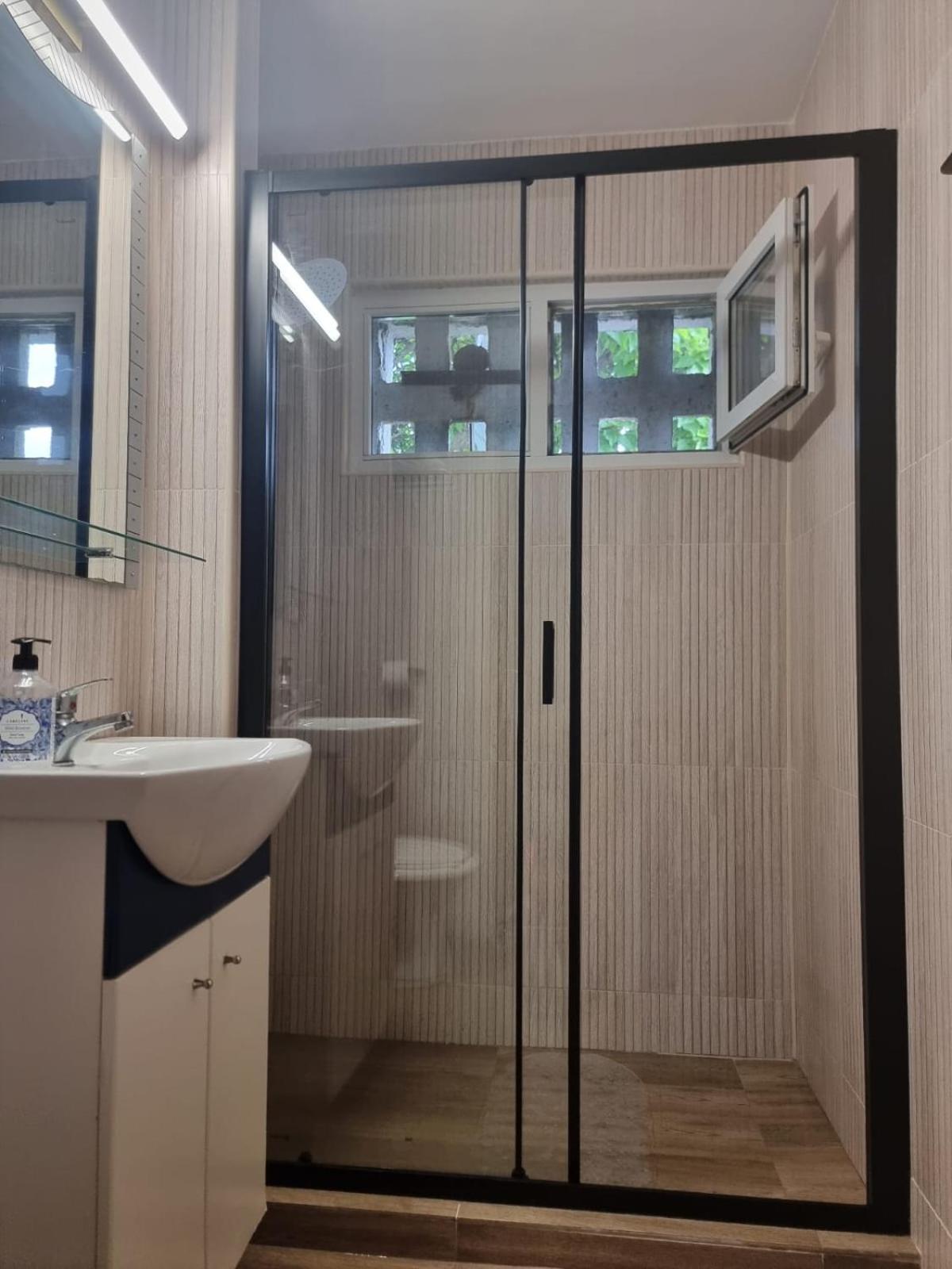 Appartamento Apartament Denis Orşova Esterno foto