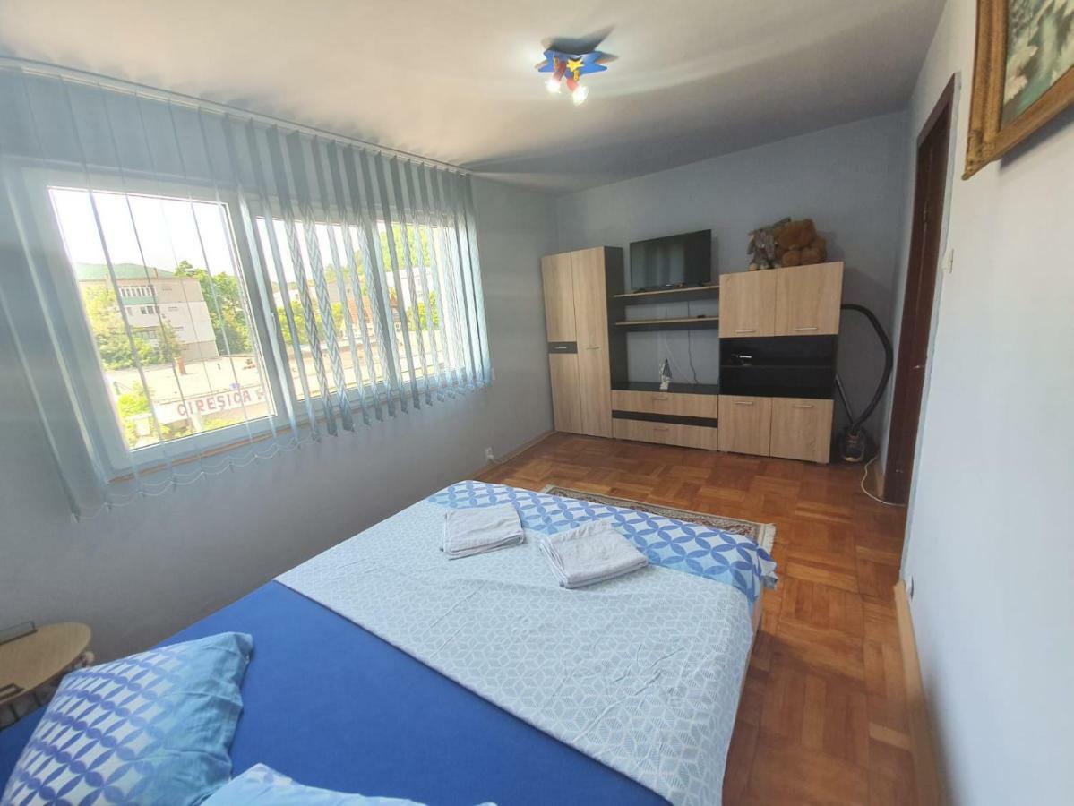 Appartamento Apartament Denis Orşova Esterno foto