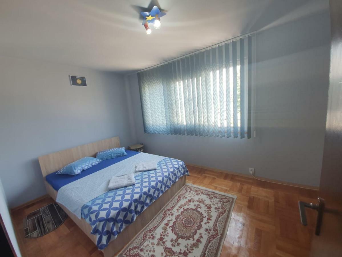 Appartamento Apartament Denis Orşova Esterno foto