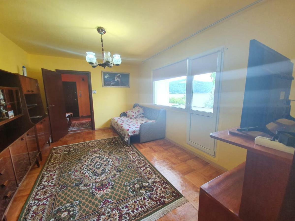 Appartamento Apartament Denis Orşova Esterno foto