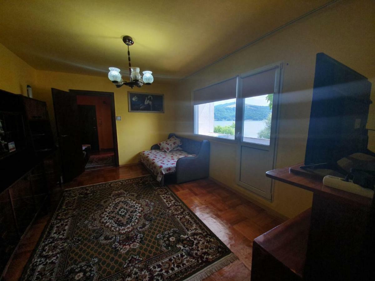 Appartamento Apartament Denis Orşova Esterno foto