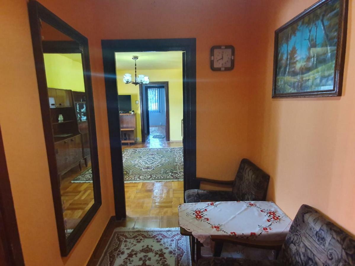 Appartamento Apartament Denis Orşova Esterno foto