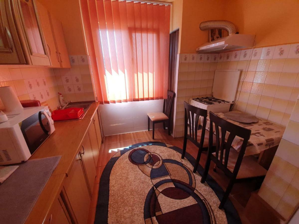 Appartamento Apartament Denis Orşova Esterno foto